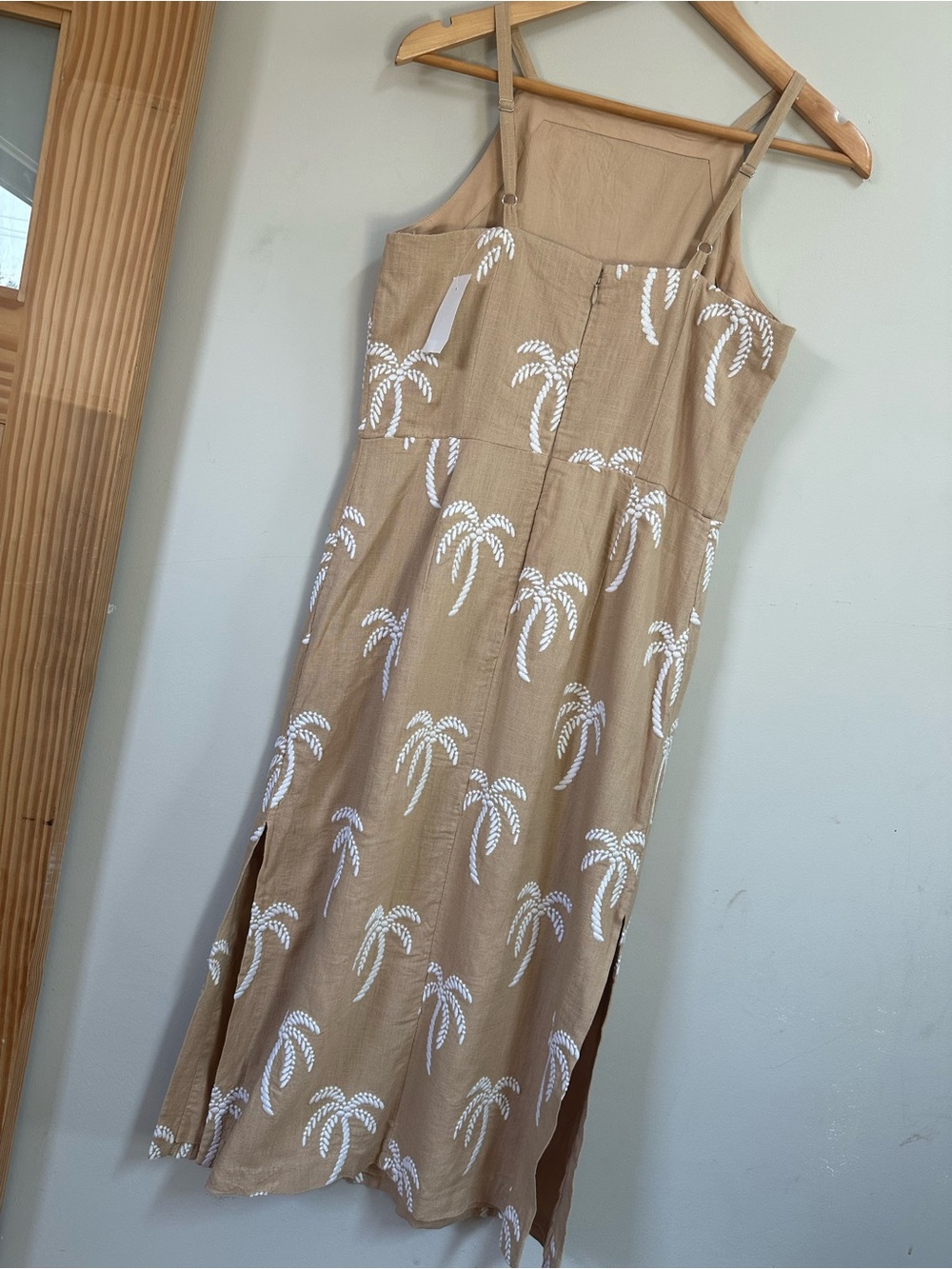 🆕 Ann Taylor Beige Palm Tree Embroidered Midi Dress - Picture 3 of 8